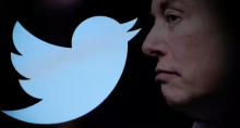 Elon Musk sebut Twitter akan membagi hasil pendapatan iklan kepada pembuat konten /Reuters