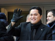 Potret Erick Thohir Menteri BUMN Indonesia yang Mendaftar Jadi Ketua PSSI dan Didukung Oleh Sejumlah Artis. (CNN Indonesia/Foto)