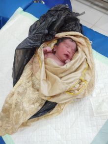Sosok bayi mungil yang ditelantarkan orang tuanya