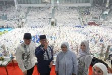 Potret Anies Baswedan dan Istri, Serta AHY dengan Istri Hadiri Acara BKMT di Istora Senayan. (Okezone.com/Foto)