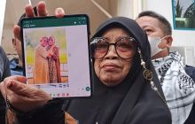 Potret Ibunda Mendiang Ustadz Arifin Ilham Kantongi Photo Mesra Sang Menantu dengan Pria Lain, Ternyata Sudah Menikah 2022 Lalu. (Okezone.com/Foto)