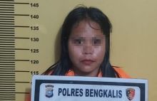 Tersangka i warga Desa Kuala Alam, Kecamatan Bengkalis