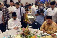 Wakil Ketua Umum Partai Golkar Ahmad Doli Kurnia mengomentari pertemuan antara Ketua Umum Partai Golkar Airlangga Hartarto dengan Ketua Umum Partai NasDem Surya Paloh usai buka puasa bersama di Tower NasDem, Jakarta pada Sabtu, 25 Maret. Sumber: kompas.com