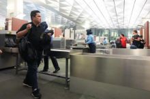 Respon Erick Thohir Soal Kabar FIFA Kirim Surat ke Indonesia soal Pembatalan Piala Dunia U-20 2023, Terlihat Erick Thohir sedang Dibandara Menuju Doha, Qatar menemui pihak FIFA tentang nasib Indonesia di Piala U-20. (BolaTimes.com/Foto)