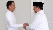 Prabowo Subianto menanggapi pernyataan Presiden RI Joko Widodo yang menyebut elektabilitasnya naik hasil kerja sendiri bukan karena pengaruh presiden. Sumber: inews.id