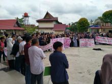 Ratusan mahasiswa STAIN saat menggelar Unras