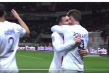 Hasil Nice vs PSG Liga 1 2022/23: Skor 0-2 Akhiri Trend Negatif, Potret Messi peluk Eray Segio Ramos. (Bolasports/Foto)