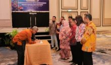 Bupati Kasmarni saat menyaksikan MoU PT Elnusa tbk dan PT BLJ