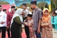 Bupati Kasmarni saat safari ramadhan di kecamatan Talang Muandau