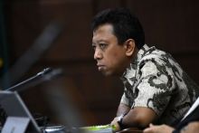 Ketua Majelis Pertimbangan DPP PPP M. Romahurmuziy bersuka cita atas pengumuman Capres PDI Perjuangan. Sumber: kompas.com