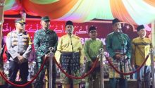 Dandim dan wabup Bengkalis saat melepas pawai takbir di Bengkais