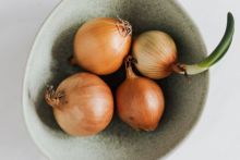 Mengenal Manfaat Bawang Bombai untuk Menurunkan Kolesterol 