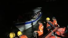 Kapal sped boat yang mengalami rusak mesin sehingga terombang ambing dilaut rupat