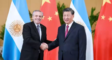 Pemimpin Tiongkok Xi Jinping bersama Presiden Argentina Alberto Fernandez di Bali, Indonesia, 15 November 2022 /AFP