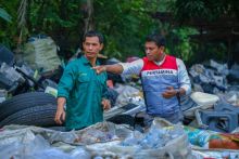 PT Pertamina Hulu Rokan (PHR) bersama mitra pelaksana LPPM Unilak telah mengembangkan 100 kelompok Bank Sampah baik inti maupun unit termasuk sekolah Adiwiyata. Tidak hanya mampu menyelamatkan lingkungan, Program Bank Sampah turut mendorong perekonomian masyarakat atas daur ulang sampah menjadi prod