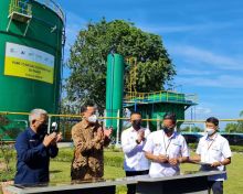Caption: Wakil Menteri BUMN I Pahala Nugraha Mansury didampingi Dirut Holding Perkebunan Mohammad Abdul Ghani saat meresmikan Biogas Cofiring hasil kerjasama PTPN dengan BRIN di Riau. Pembentukan Sub Holding PalmCo dan SupportingCo diyakini mampu mengakselerasi program pengurangan emisi yang dicanan