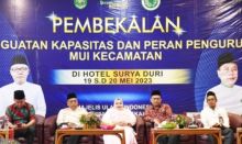 Ketua DPRD dan Bupati Bengkalis saat menghadiri acara MUI