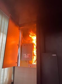 Trafo kantor Bawaslu Riau terbakar nyaris mengakibatkan kantor tersebut terbakar 