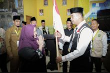 Bupati Kasmarni saat lepas JCH Kloter 10