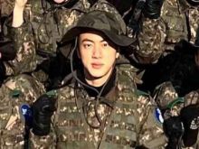 Jin BTS Beri Pesan Menyentuh untuk ARMY saat Sambut Hari Jadi ke-10 Bangtan Boys. (Insertlive/Foto)