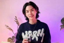 Suga BTS, Pamer Makanan Indonesia saat Konser di Jakarta lewat Akun Youtubenya. (Celebrities.com/Foto)