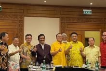 Politikus Senior Partai Golkar Lawrence T. P. Siburian menyebut Ketum Airlangga Hartarto tidak lagi bisa diandalkan untuk memimpin partai. Sumber: kompas.com