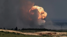 Ledakan amunisi yang disebabkan oleh kebakaran di lapangan pelatihan militer di distrik Kirovsky, Krimea /AFP
