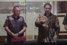 Airlangga Hartarto usai menyampaikan keterangan usai diperiksa sebagai saksi dugaan korupsi suap sawit 