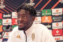 Here Go! Chelsea Memilih untuk Merekrut Axel Disasi. (Vivagoal.com/Foto)