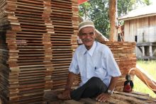 Kisah Sukses Mitra RAPP, Zamhur Sukses Jadi Juragan Palet di Pelalawan