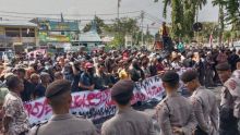 Rekan jejak Gubernur Sumbar Mahyeldi, Didemo Warga Air Bangis Soal Proyek  Nasional. (Tribun.com/Foto)