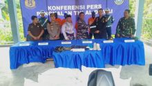 Danlanal Dumai Saat press rilis penangkapan barang ilegal