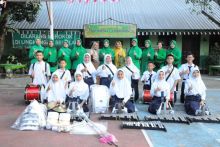 Ketua Persit KCK Koorcab Rem 031 PD I/BB berikan bantuan alat Marching Band ke SMP 1-5 Kartika 