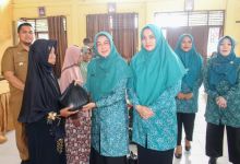 Ketua TP PKK Salurkan Bantuan Paket Sembako Di Tiga Kecamatan di Siak