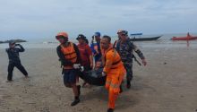 Evakuasi korban kapal tenggelam di selat melaka