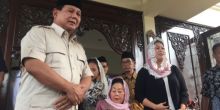 Ketum Gerindra Prabowo Subianto dan anak Presiden ke-4 RI Abdurrahman Wahid (Gus Dur) Yenny Wahid. Sumber: merdeka.com