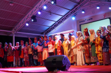 Bupati Pelalawan H. Zukri membuka Pekan Seni dan Budaya Riau Kompleks di lingkungan PT Riau Andalan Pulp and Paper.