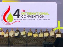 Caption foto: Menteri Keuangan, Sri Mulyani Indrawati, didampingi Kepala SKK Migas, Dwi Soetjipto sebagai tuan rumah, resmi membuka Konvensi International Oil and Gas (IOG) 2023 di Nusa Dua Convention Center, Bali, 21 September 2023.