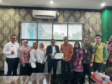 Penyerahan bantuan BRK Syariah untuk RSUD Kota Dumai