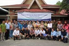 Tim Community Development dan Industrial Relation RAPP berfoto bersama dengan peserta usai pelatihan Basic Industrial Relation di CD Center RAPP.