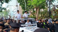Anies-Cak Imin Naik Land Rover Atap Terbuka dari NasDem ke KPU, Dikawal Surya Paloh dan Elit Politik Lainnya. (Tangkapan Layar detik.com/Foto)