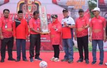 Bupati Kasmarni saat membuka tournamen sepak bola Igornas