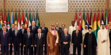 Gambar selebaran yang disediakan oleh Kantor Pers Palestina (PPO) pada 11 November 2023, menunjukkan barisan depan dari kiri ke-2: Presiden Suriah Bashar al-Assad, Presiden Mesir Abdel Fatah al-Sisi, Raja Yordania Abdullah II, Putra Mahkota Saudi Mohammed bin Salman, Presiden Palestinain Mahmud Abba
