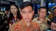 Respon Gibran soal Bobby Disebut Tak Penuhi Syarat Jadi Kader PDIP. (VOI/Foto)