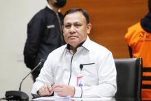 Diberhentikan Sementara, Firli Masih Terima 75 Persen Gaji di KPK. (X/Foto)