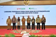 Foto bersama usai launching pembayaran iuran BPJS Ketenagakerjaan melalui BRK Syariah