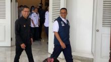 Anies Baswedan dan Heru Budiman. Sumber: viva.co.id