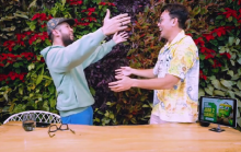 Potret Densu dan Dery Saling Berpelukan di Podcast Bang Denny Sumargo usai mengucapkan dua kalimat syahadat. (Tangkapan Layar TikTok @dennysumargoreal)