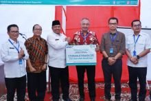 Terima Bantuan Alat Medis, Bupati Siak Harap Pelayanan Kesehatan Terus Meningkat