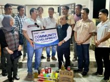 RAPP Serahkan Bantuan 7,4 Ton Beras kepada Warga Dua Kabupaten Terdampak Banjir